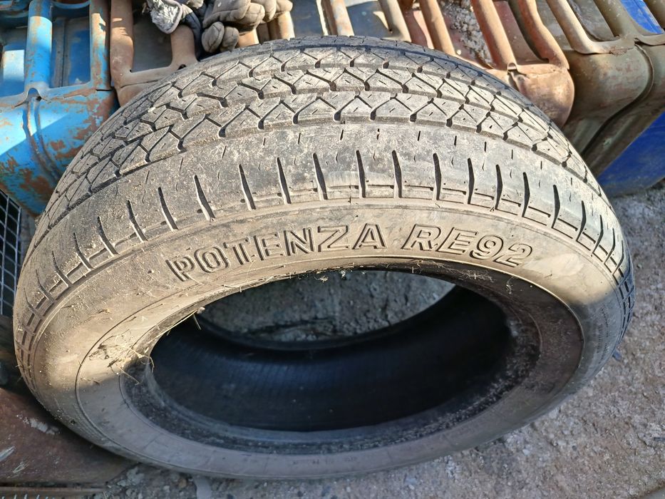 Продам 2 балона шин