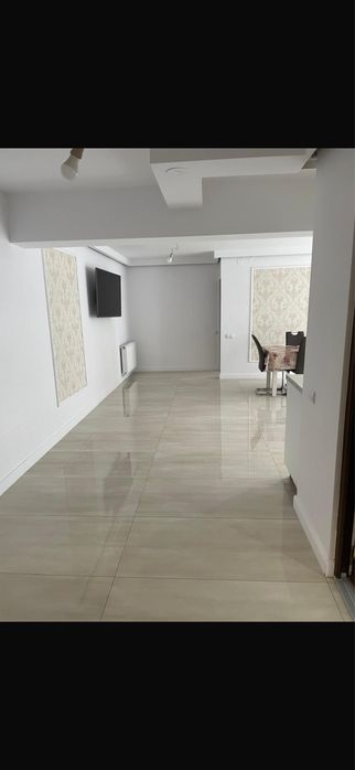 persoana fizica vand ap 3 camere 76 mp utili