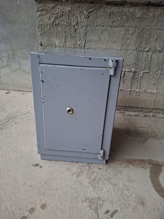 СЕЙФ Огнестойкий состояни отлично есть фото