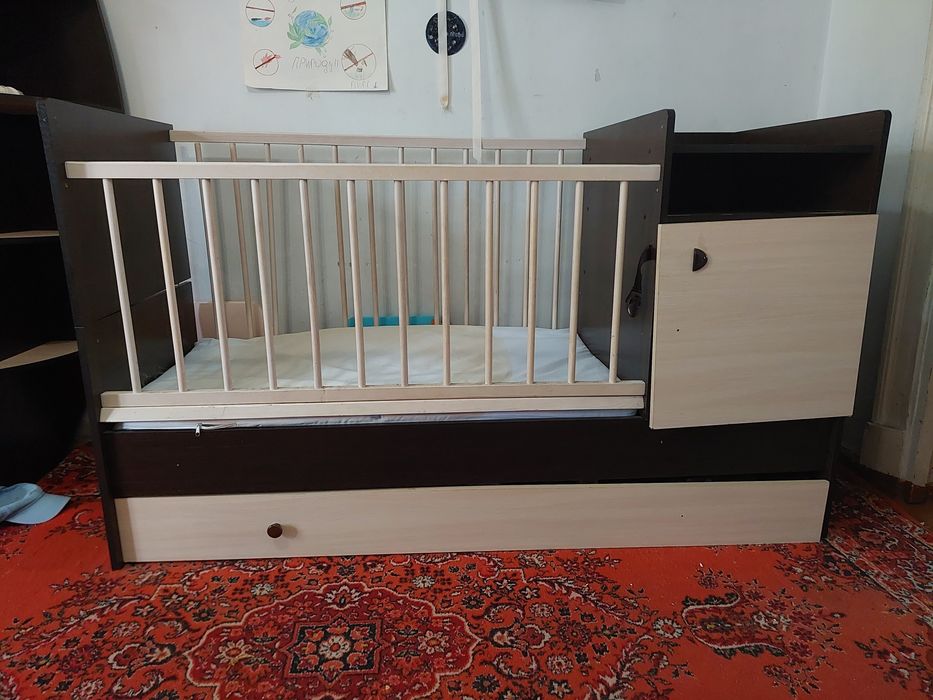 Детская кроватка