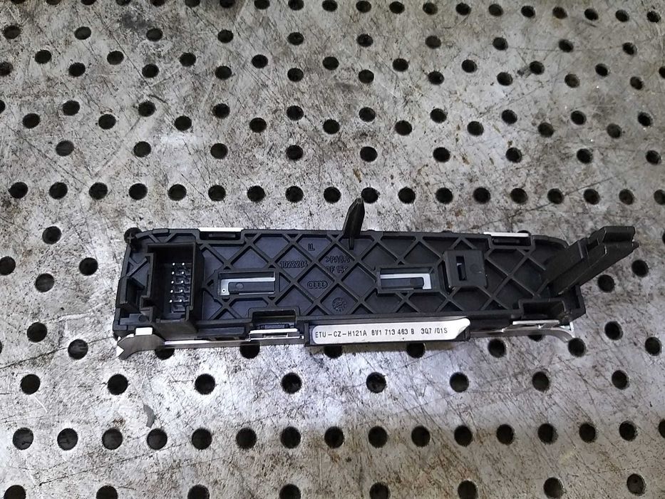 Panou afisaj schimbator viteze audi a3 8v 8v1713463b