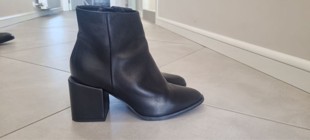 Продавам дамски боти.