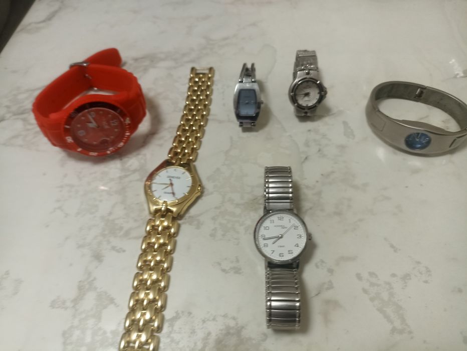 Часы кварцевые б/у