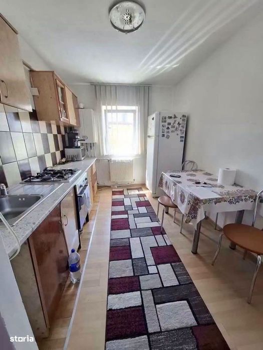 De vanzare apartament cu 2 camere si balcon, boxa, Pret : 35000euro