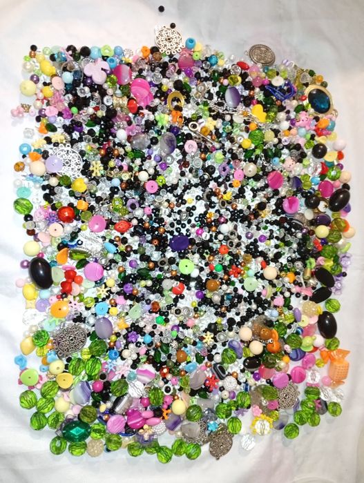 Бусы разные 2000тенге