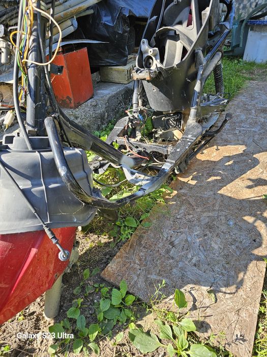 Скутер цял Yamaha Majesty 150(каквото е налично) или на части