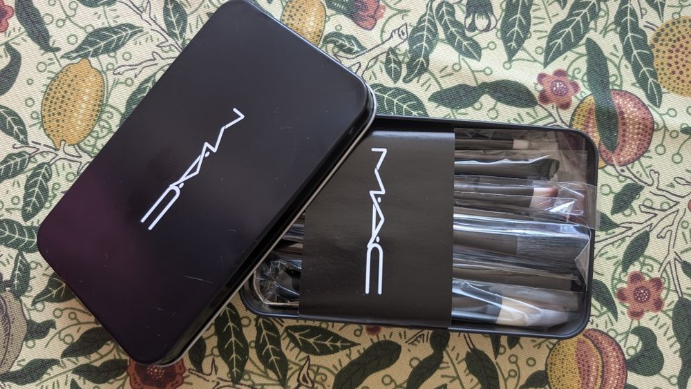 Комплект четчици за грим в кутия MAC