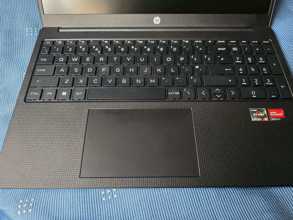 Notebook HP 15 Ryzen3 7320U/4GB/128GB/15.6" FullHD