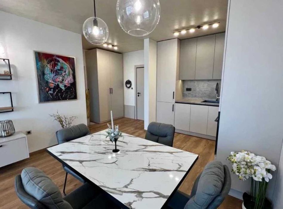 Продава се Двустаен апартамент в Пловдив, Център - 83 кв.м за 1928 €/кв.м - Снимка #1