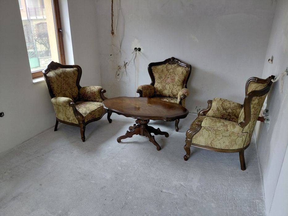 Античен бароков комплект от 3 кресла и маса