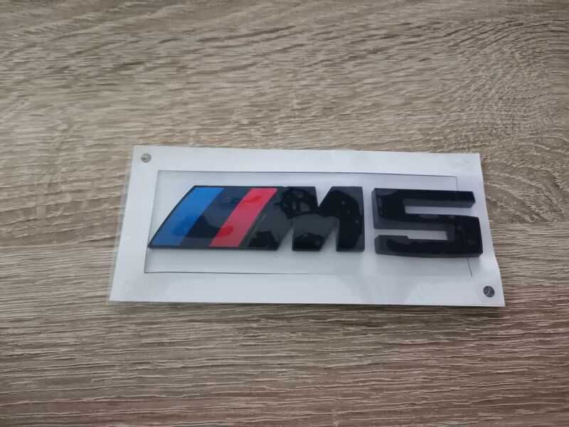 черна емблема BMW М5