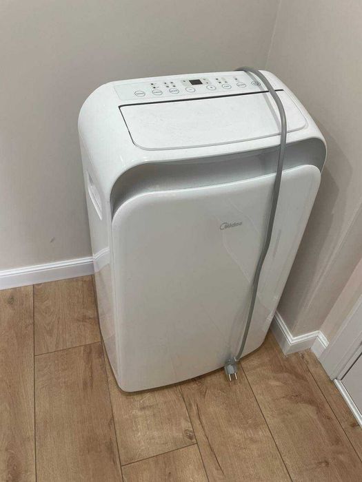 Продам напольный кондиционер Midea