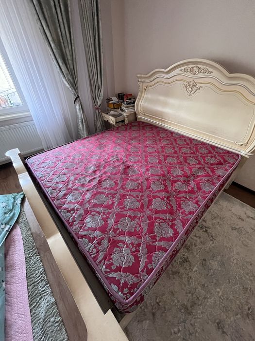 Кровать двуспальная