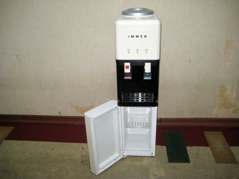 Кулер оригинал фреонли совук ва иссик сув зур ишлиди деярли янги!