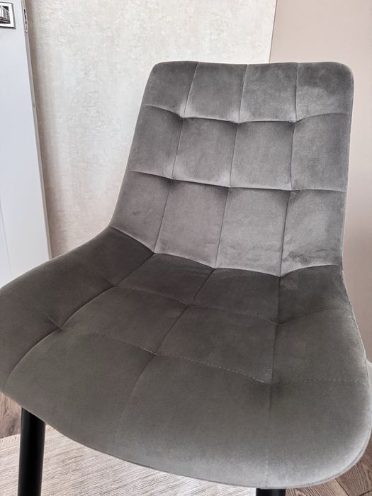 Продаю срочно 6 новых стульев