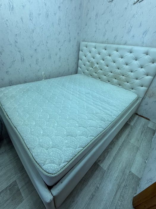 Двухспальная кровать