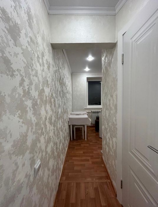 продам 2 х комн по Абая