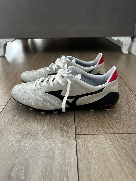 Новые бутсы за полцены