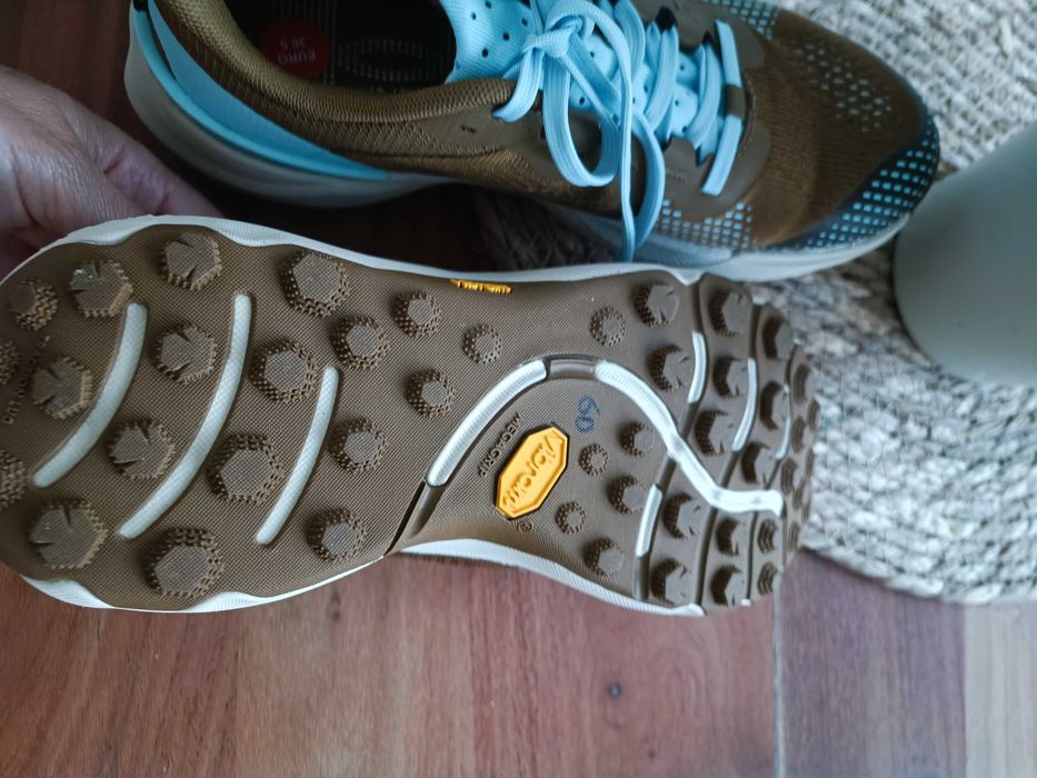 Маратонки under armour