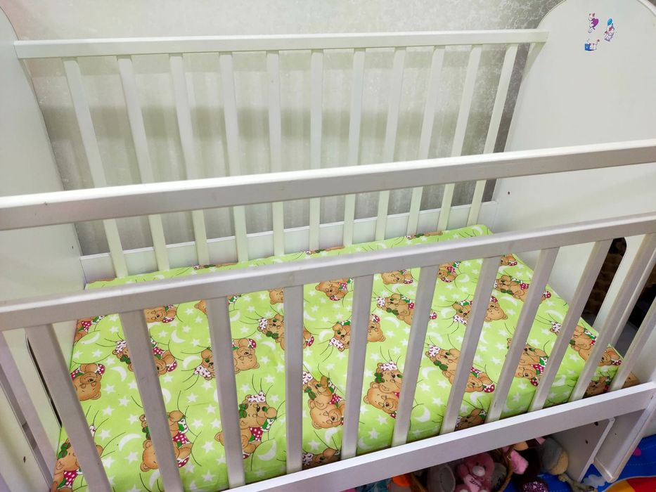 Продам кроватку маятник