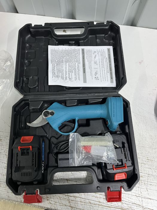 Новый секатор в кейсе