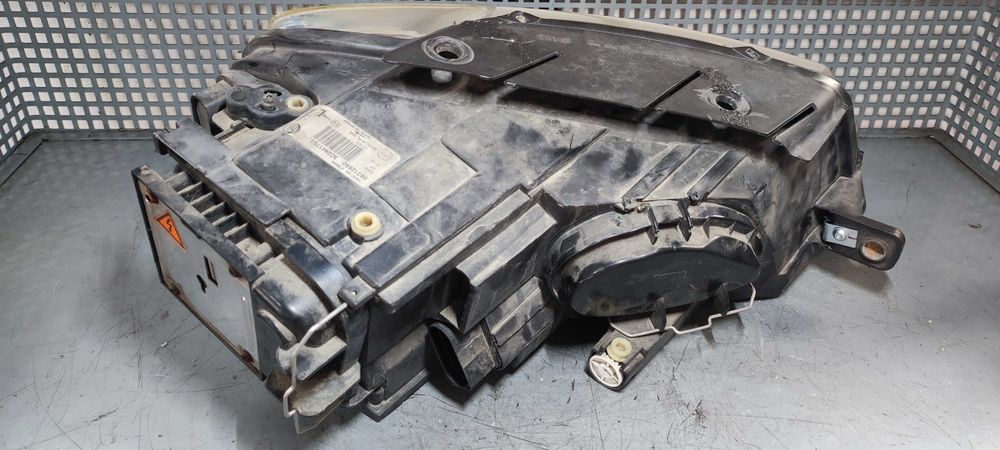 Far xenon stanga volkswagen vw passat b6 sedan cu mici defecte
