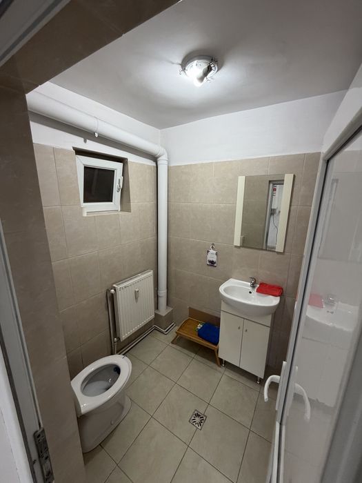 Spatiu birou de inchriat + toaleta