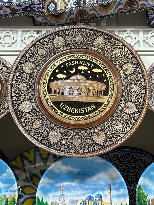 Yong‘oq daraxtidan qo‘lda ishlangan laganlar