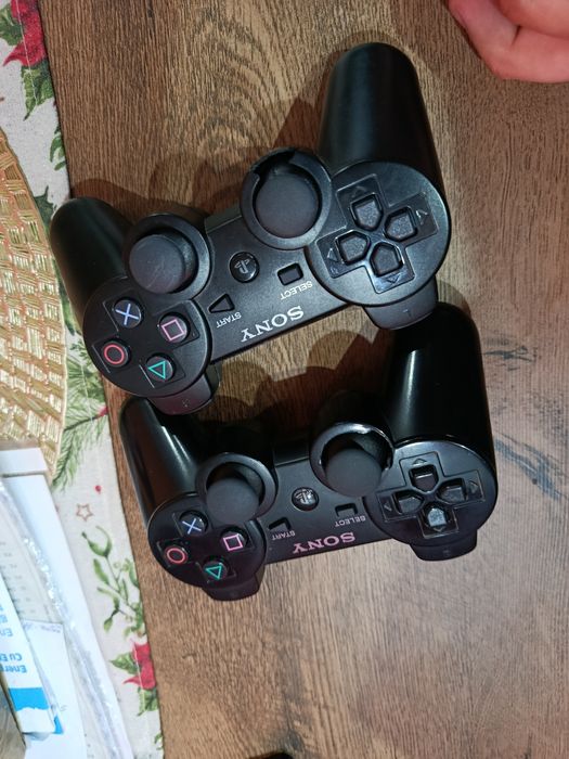 Consola PlayStation 3 SuperSlim Modata 500GB cu 2 controllere