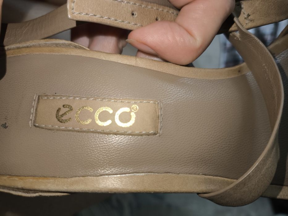 Удобные босоножки ECCO