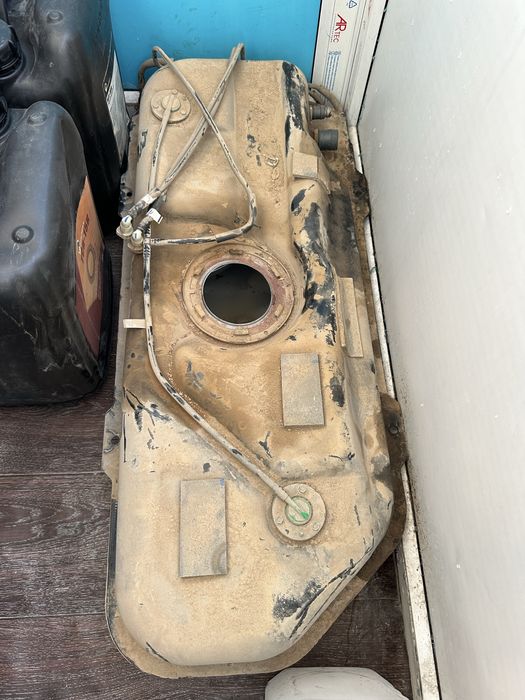 Бензобак R3, под ремонт