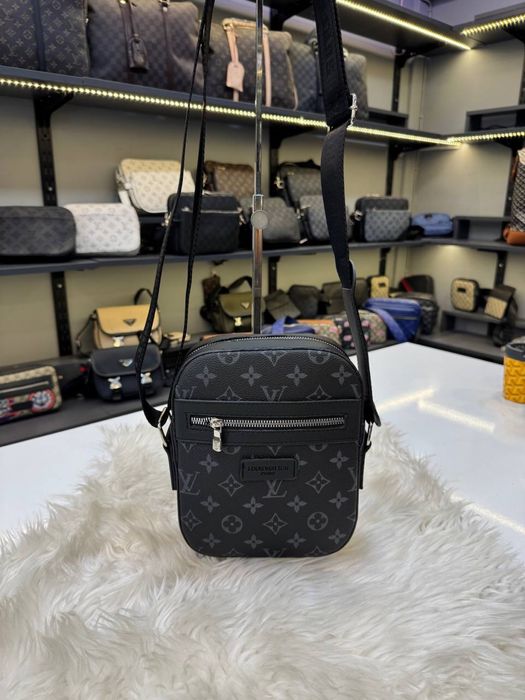 Louis Vuitton / NEW MODEL .