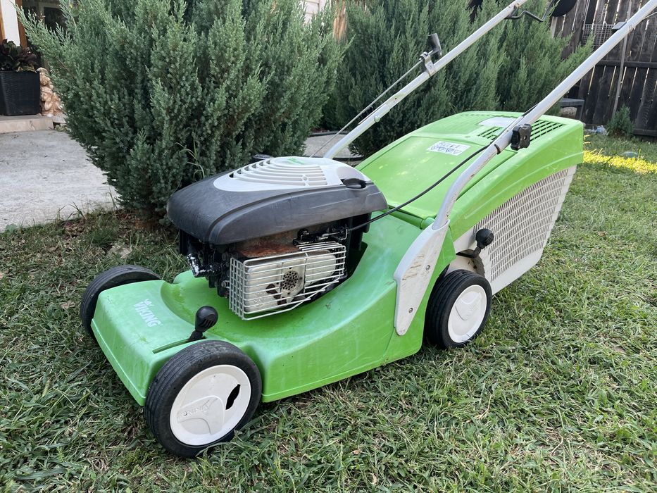 Masina de tuns iarba pe benzina Viking