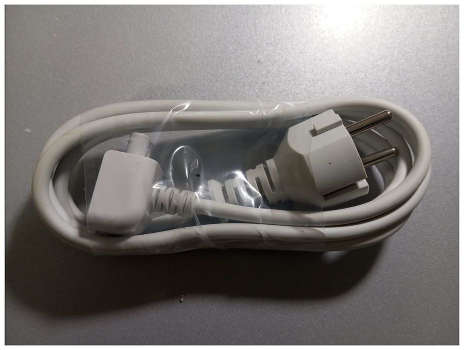 для MACBOOK - зарядка блок питания