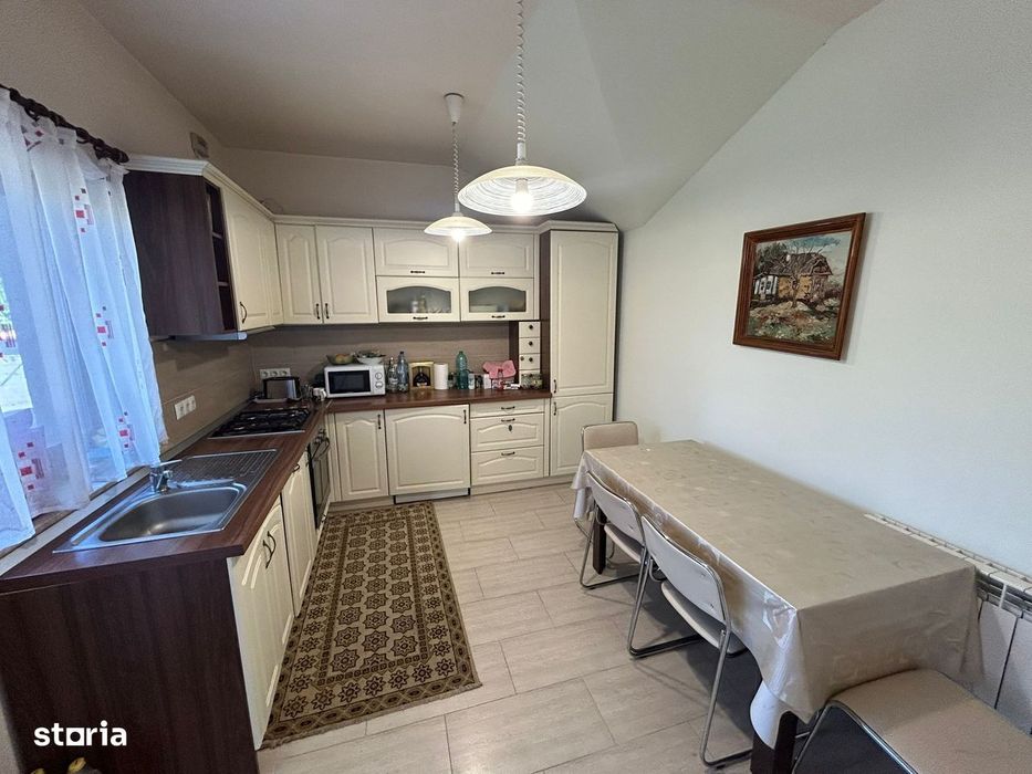 Casa tip duplex - zona Cetate