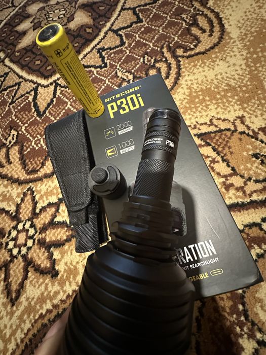 Lanterna Nitecore P30i