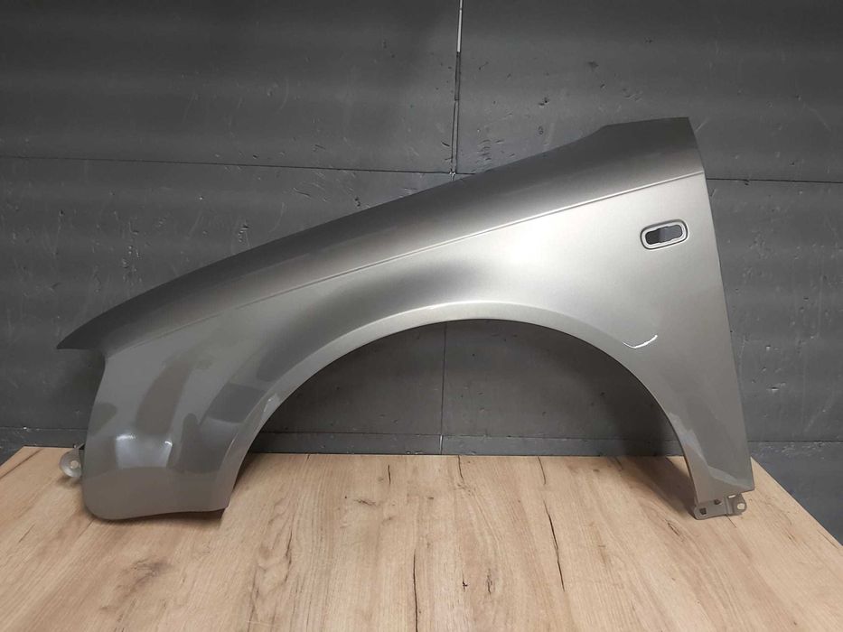 Aripa Fata Stanga Audi A4 B7 An 2004-2008 (LY1Q (Auriu))