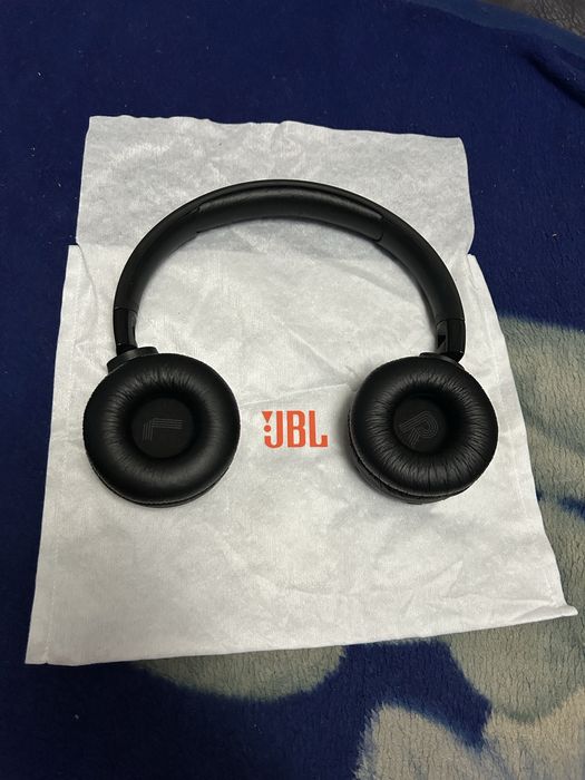 Продам наушники JBL520bt