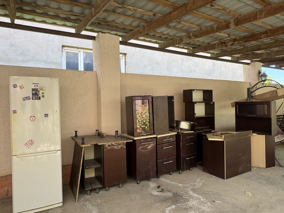 Продам бу кухонный гарнитур с холодильником
