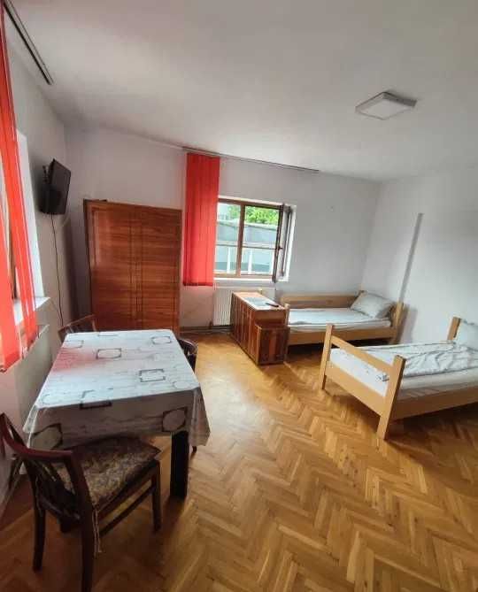 Oportunitate excelentă pentru companii! Casă spațioasă cu 9 camere, Turda Nouă