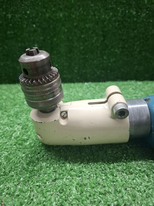 Ъглова пробивна машина на Bosch с възможност за въртене на 360 градуса