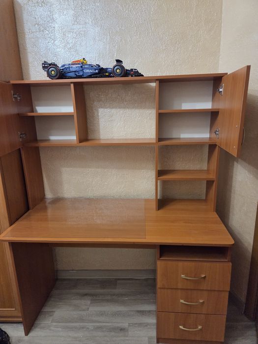 Стол письменный продам