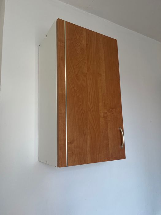 Продам кухонный стол и 3 табурета. Стоимоать -7 тысяч тенге