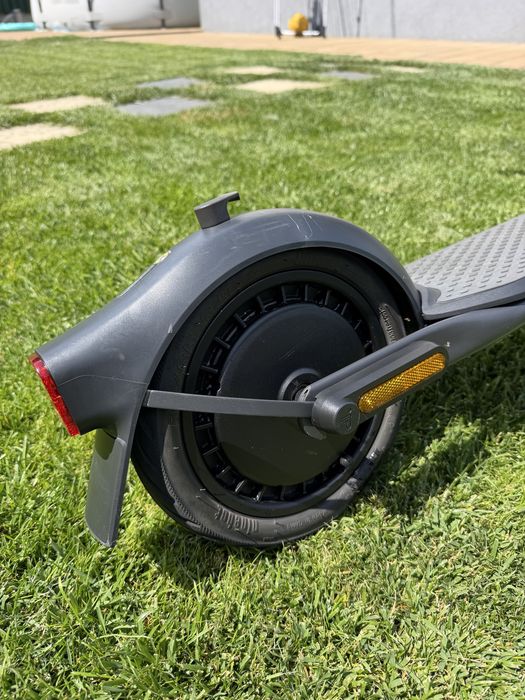 Trotineta electrica NINEBOT eKickScooter F2 Pro E II, 10 inch, negru