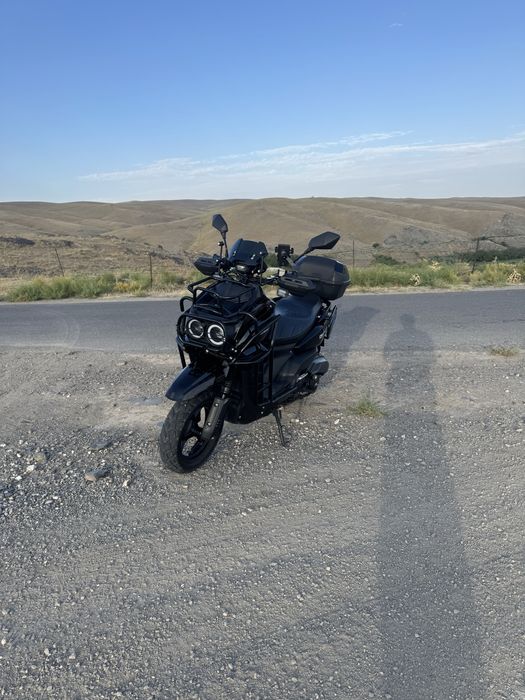Tank sukuter  : matori : 150 cc. Pravegi :5.000 km