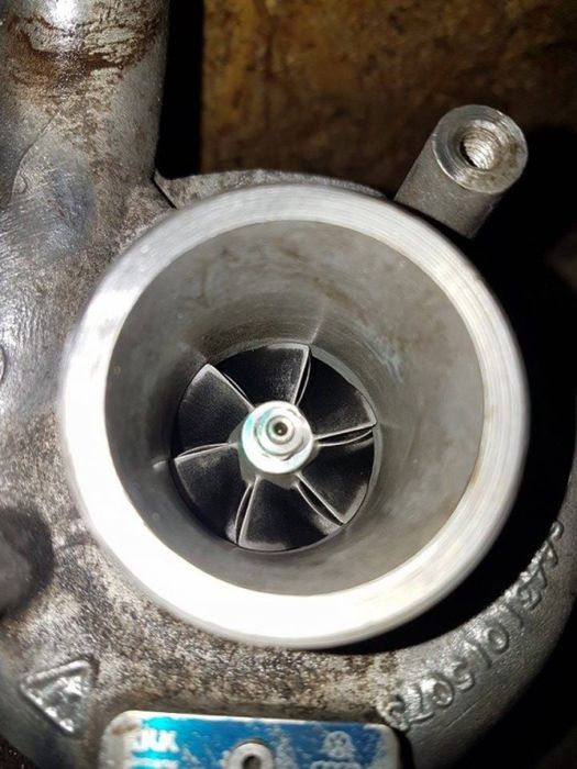 Turbo motor fără accesori doar cu injectoare cutie 5+1  golf5 105 cp