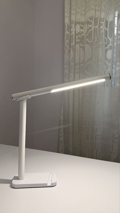 Настольная лампа с сенсорным включателем