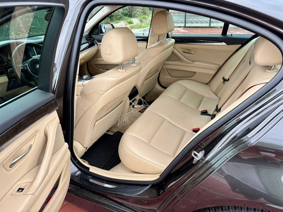 BMW Seria 5 F10/520d/Automat/4 Butoane
