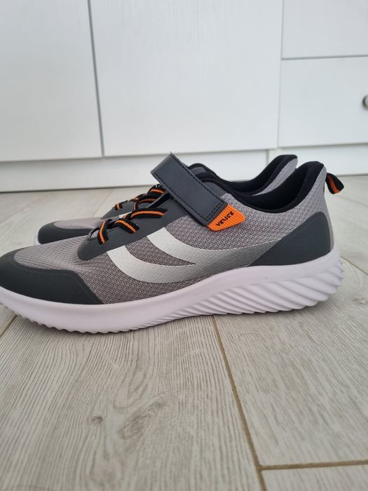 Кроссовки новые р.41