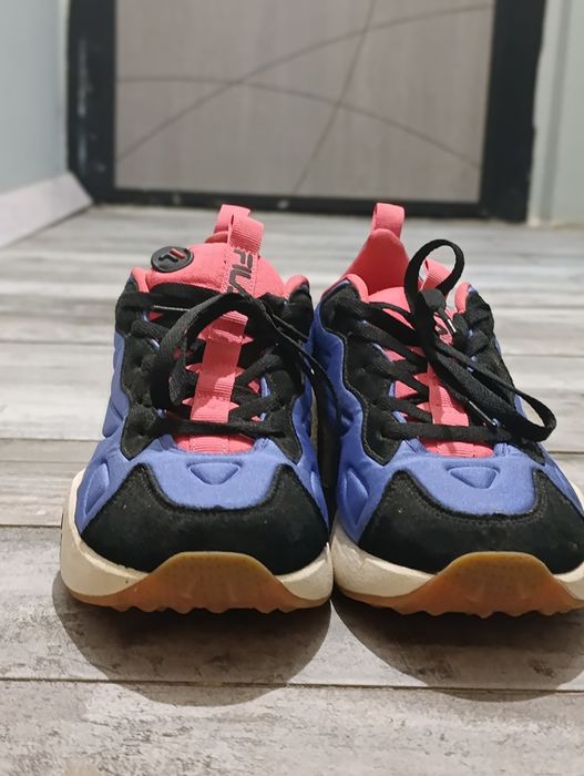 Нови обувки Fila. Без кутия . 40-ти номер